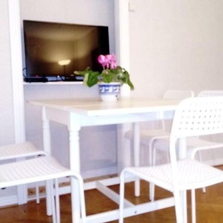 Charmig Villalagenhet 150 M Fran Vanerns Strand 마리에스태드 외부 사진