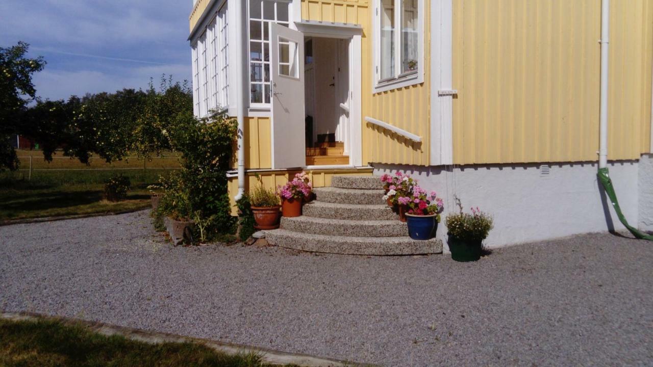 Charmig Villalagenhet 150 M Fran Vanerns Strand 마리에스태드 외부 사진